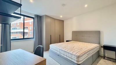 Flat Cremer Street in Greater London