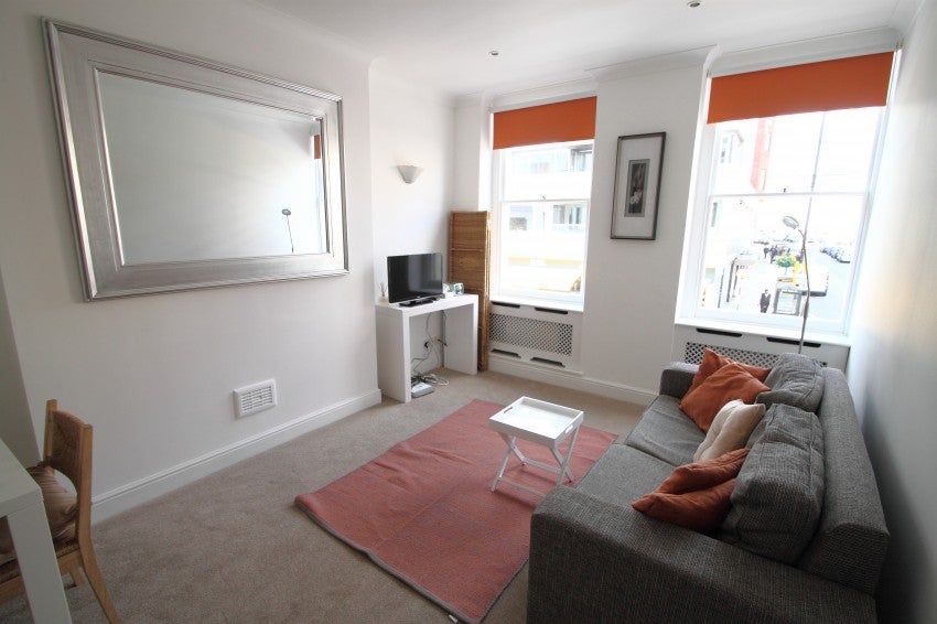 Flat Thayer Street in London