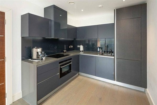 Flat Weigall Road in Greater London