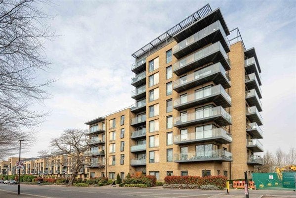 Flat Weigall Road in Greater London