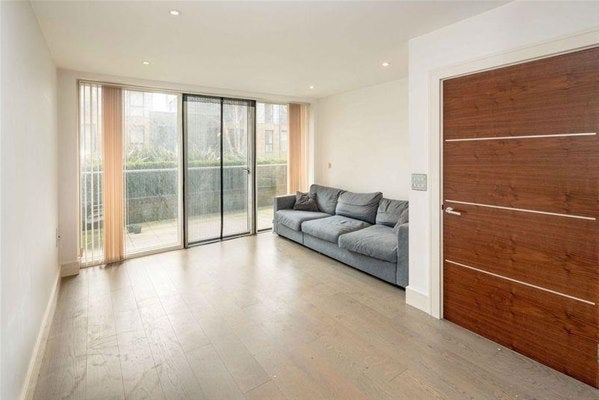 Flat Weigall Road in Greater London