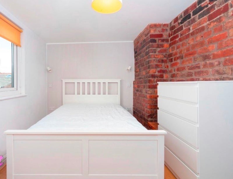 Room Ruskin Avenue in Manchester