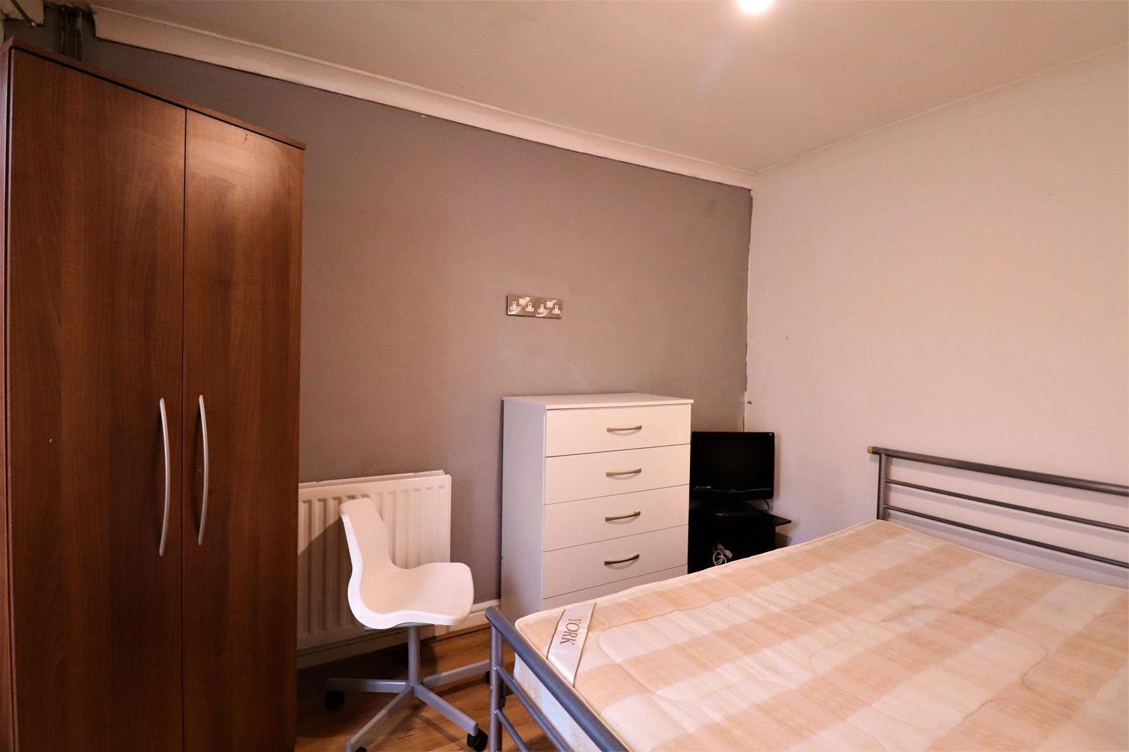 Room Pinto Close in Birmingham