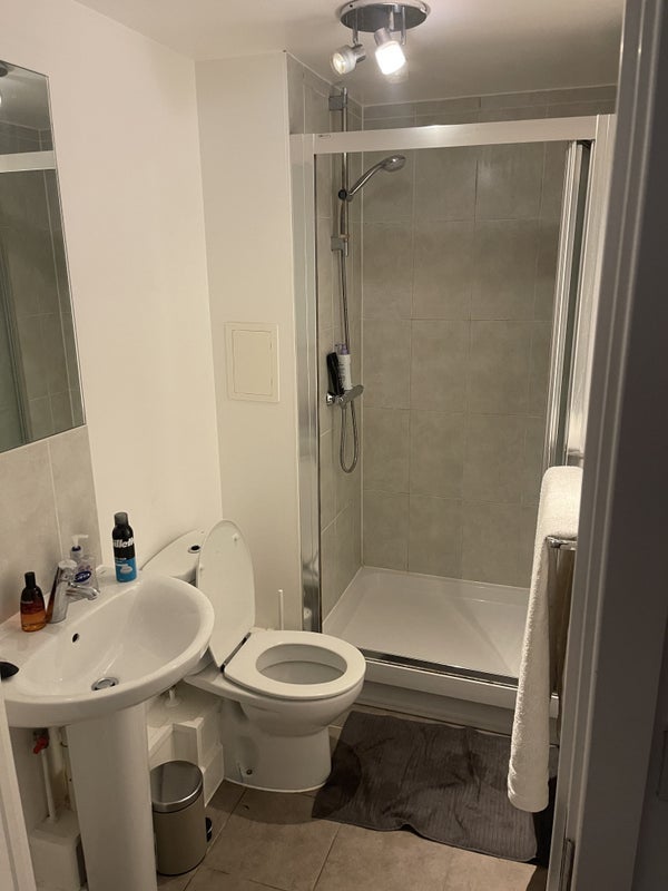 Room Whiston Road in Greater London