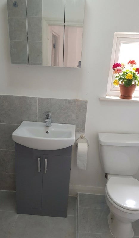 Room High Road in Greater London