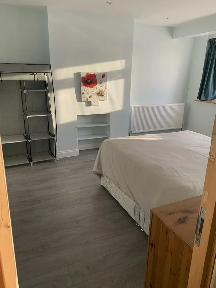 Room Chestnut Grove in Greater London