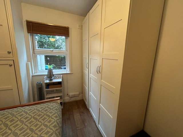 Flat Halesworth Road in Greater London