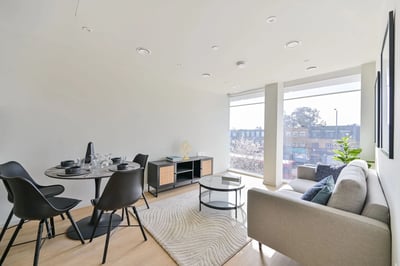 Flat Bath Road in Greater London
