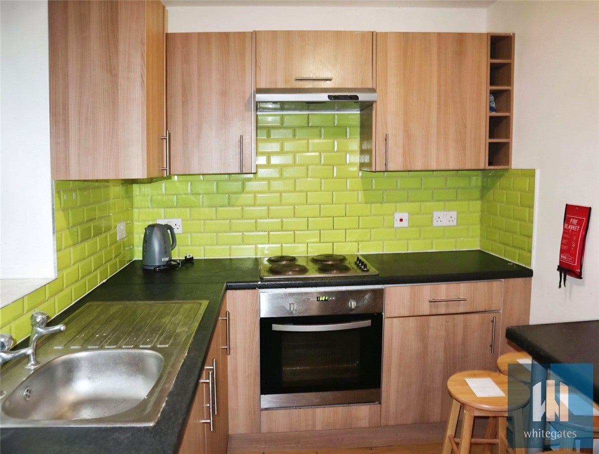 Room Fenton Road in Kirklees
