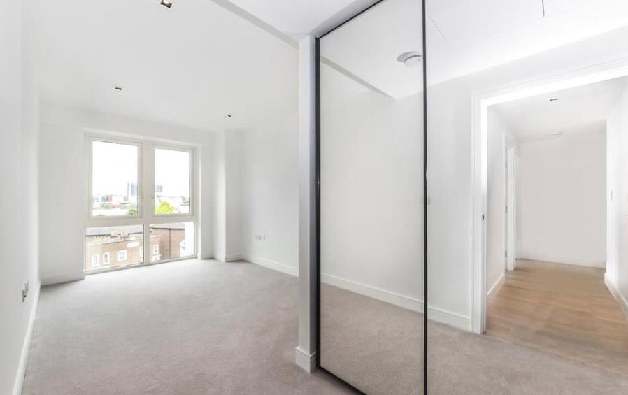 Flat Trinity Way in Greater London
