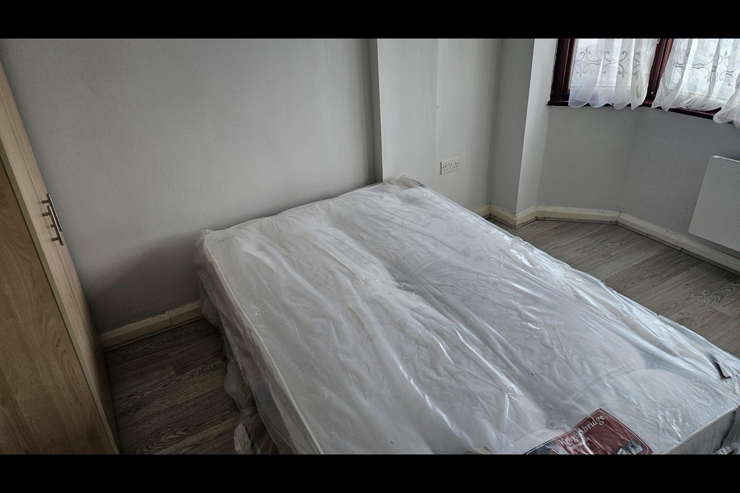 Room Derley Road in Greater London