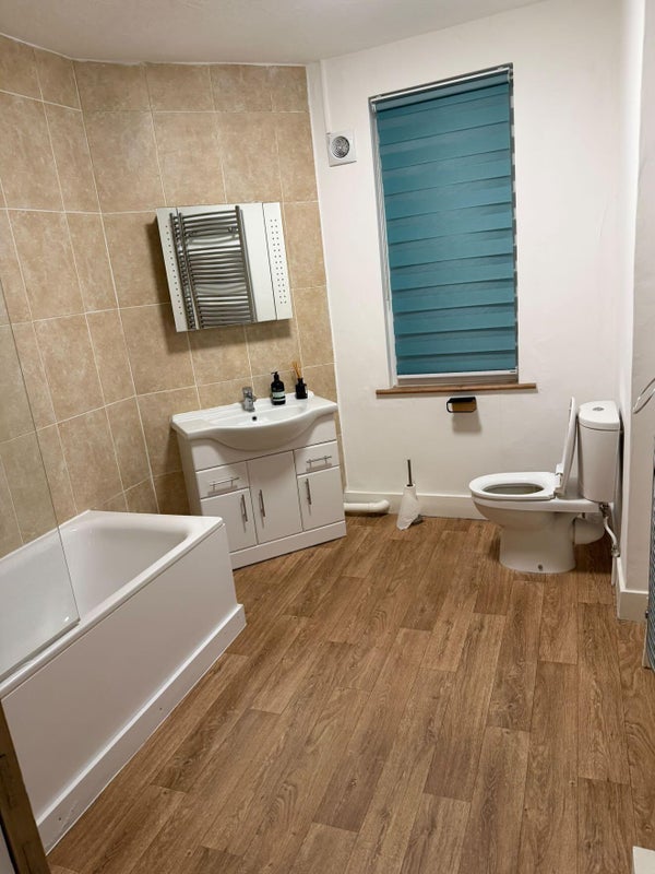 Room Longhurst Road in Greater London