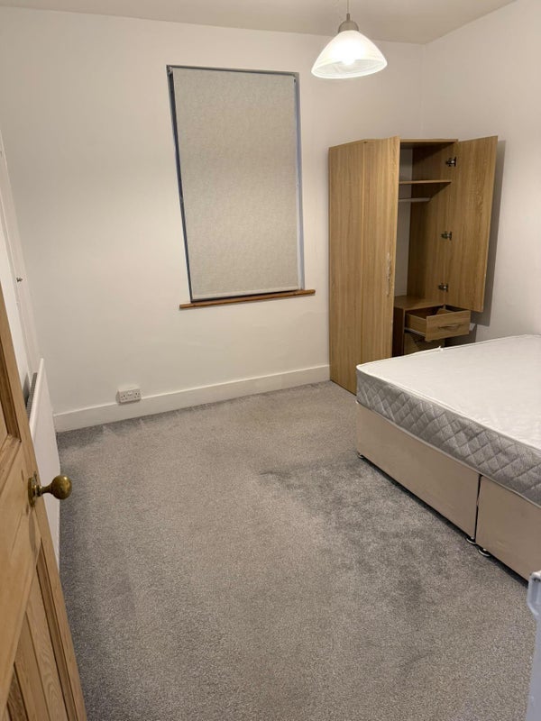 Room Longhurst Road in Greater London