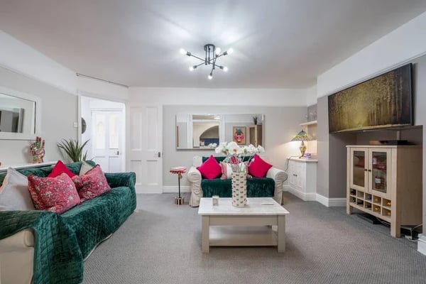 Flat Ifield Road in Greater London