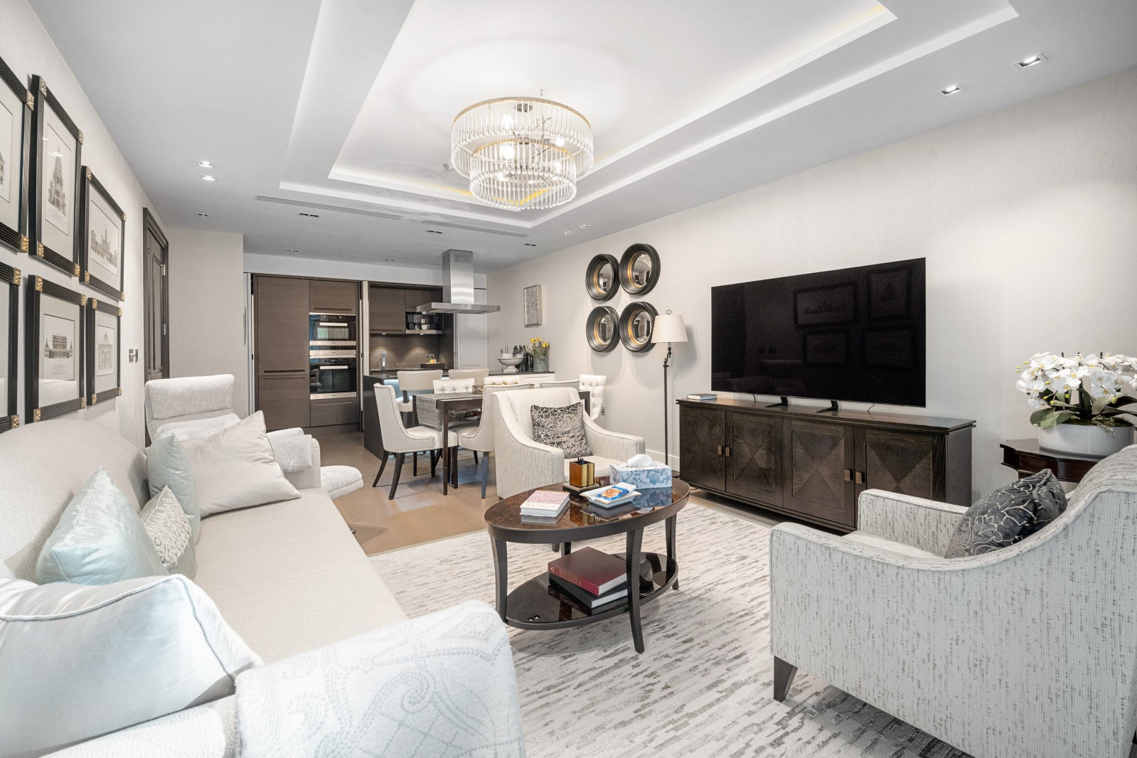 Flat Kensington High Street in Greater London