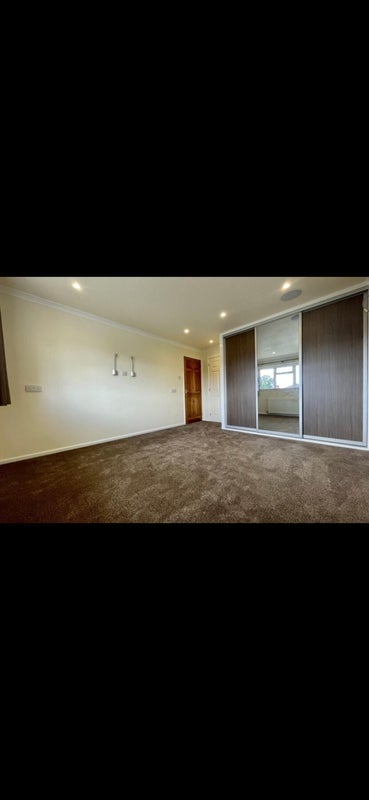 Room Kew Close in Kenilworth