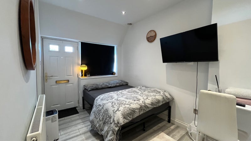 Room Emery Avenue in Newcastle-under-Lyme