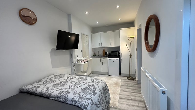 Room Emery Avenue in Newcastle-under-Lyme