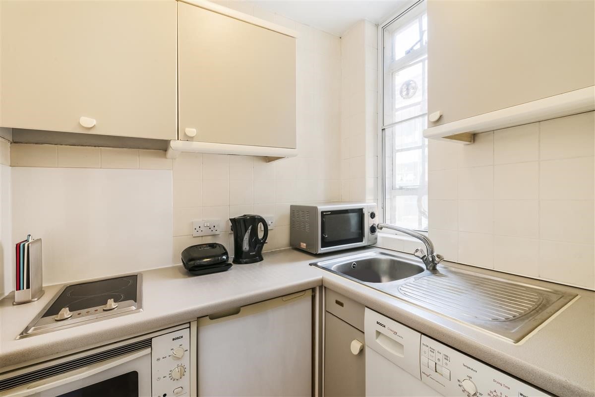 Flat Sloane Avenue in Greater London