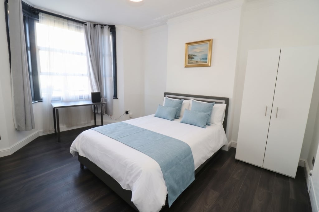 Room Globe Road in Greater London