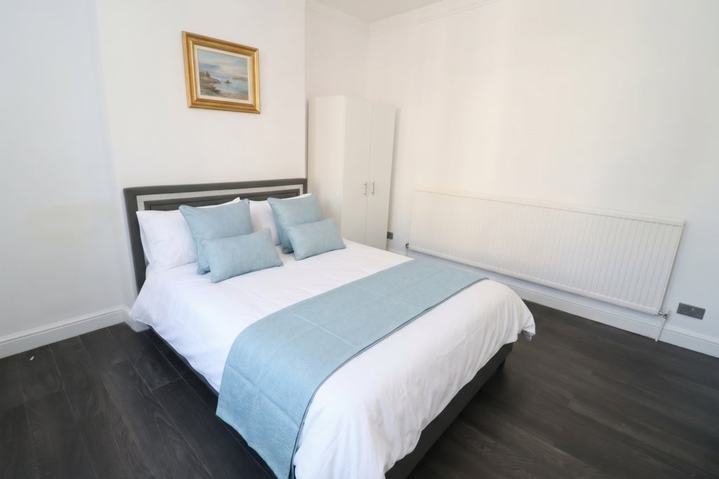 Room Globe Road in Greater London