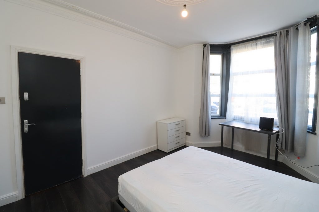 Room Globe Road in Greater London