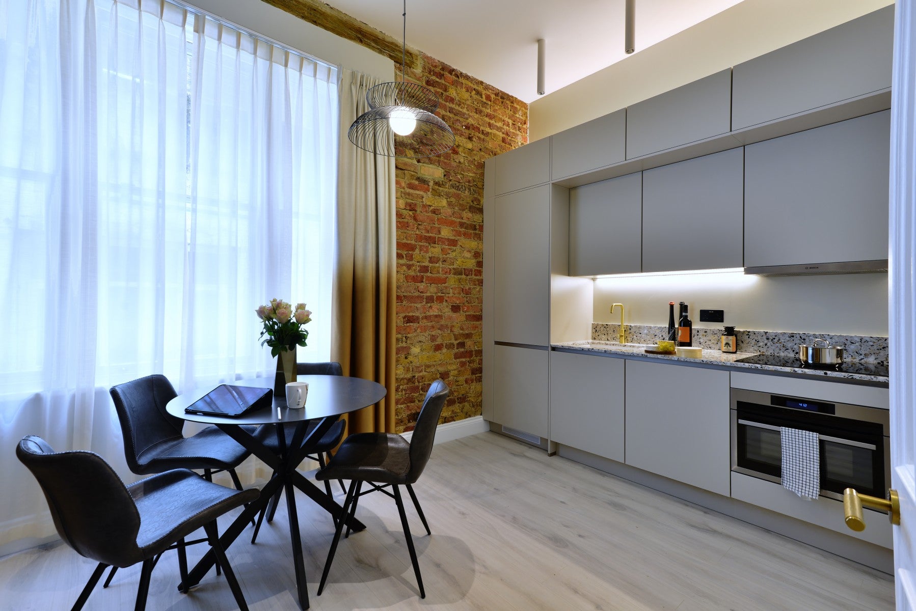 Flat Linden Gardens in Greater London