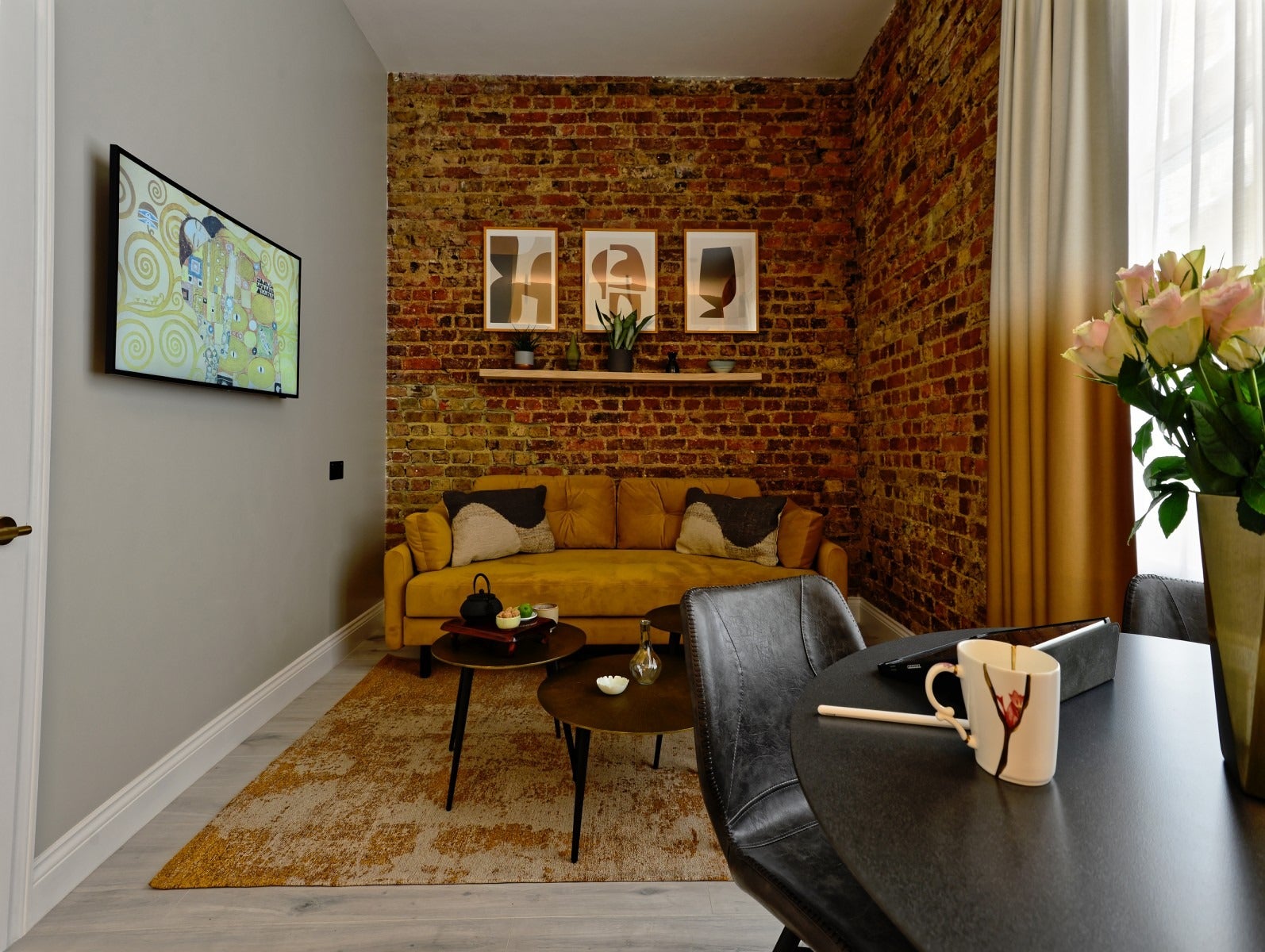 Flat Linden Gardens in Greater London