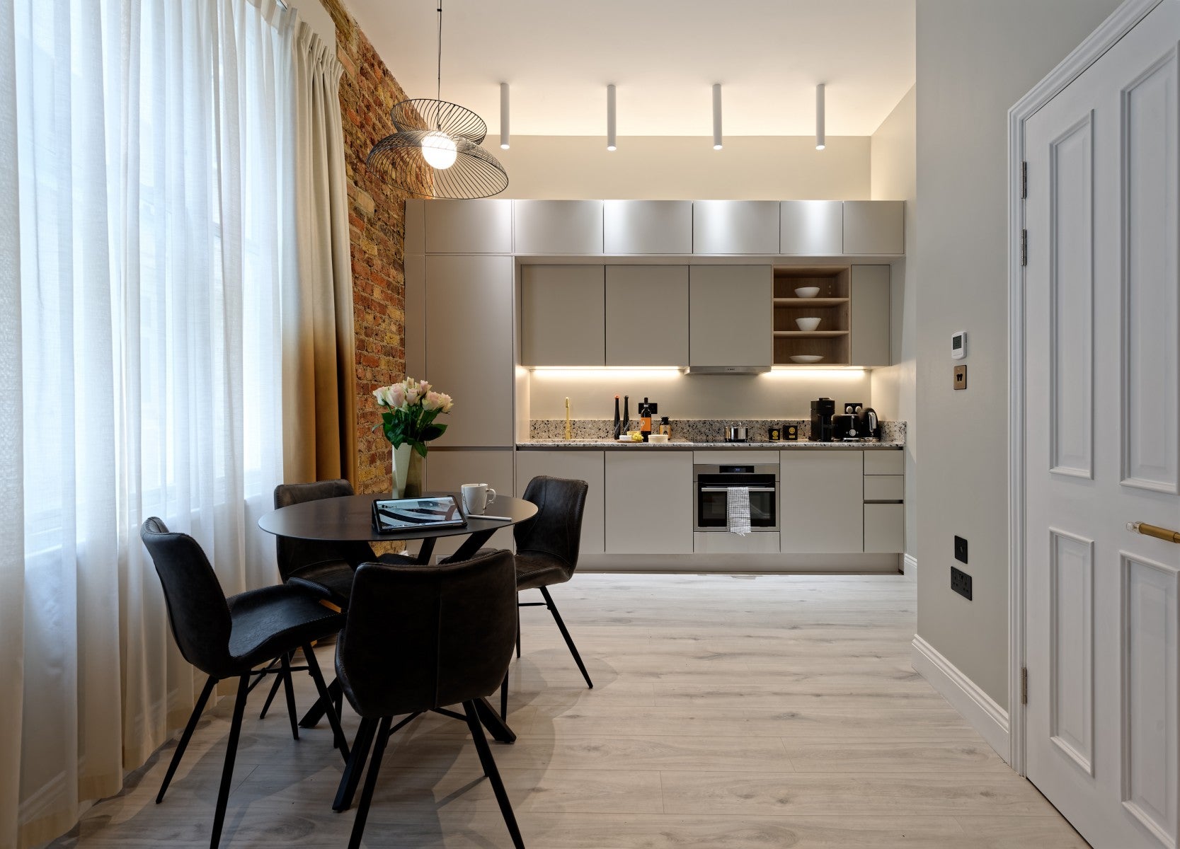 Flat Linden Gardens in Greater London