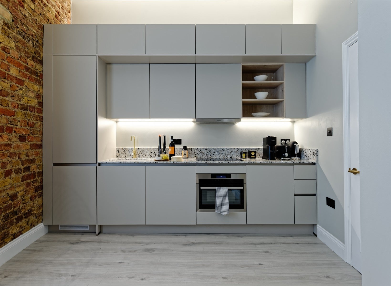 Flat Linden Gardens in Greater London