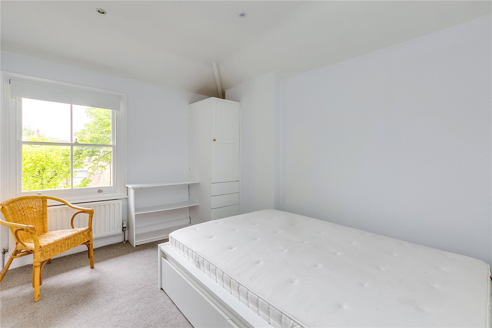 Flat Coningham Road in Greater London