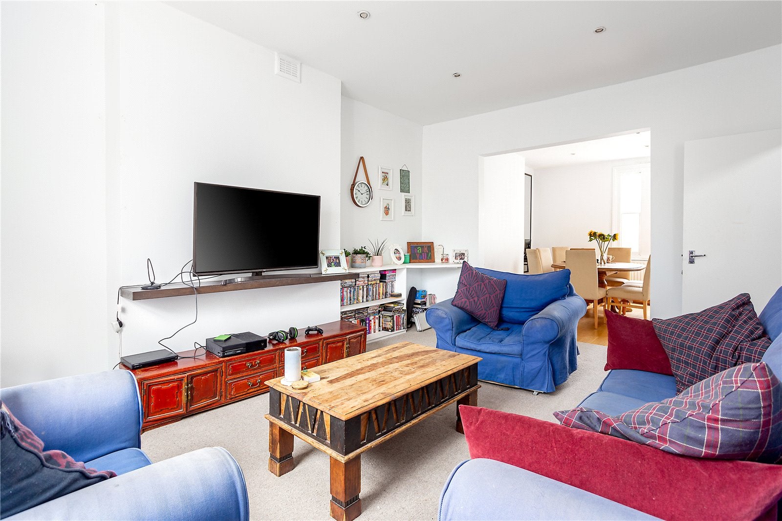 Flat Coningham Road in Greater London