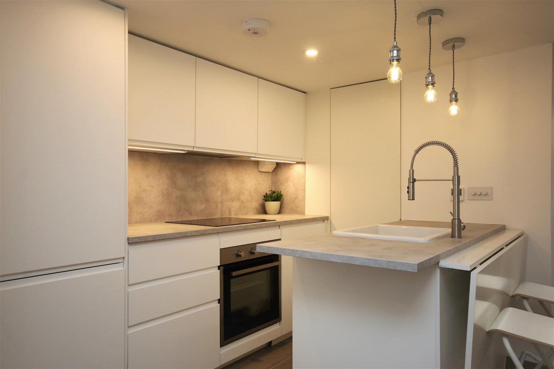 Flat Sotheby Road in Greater London