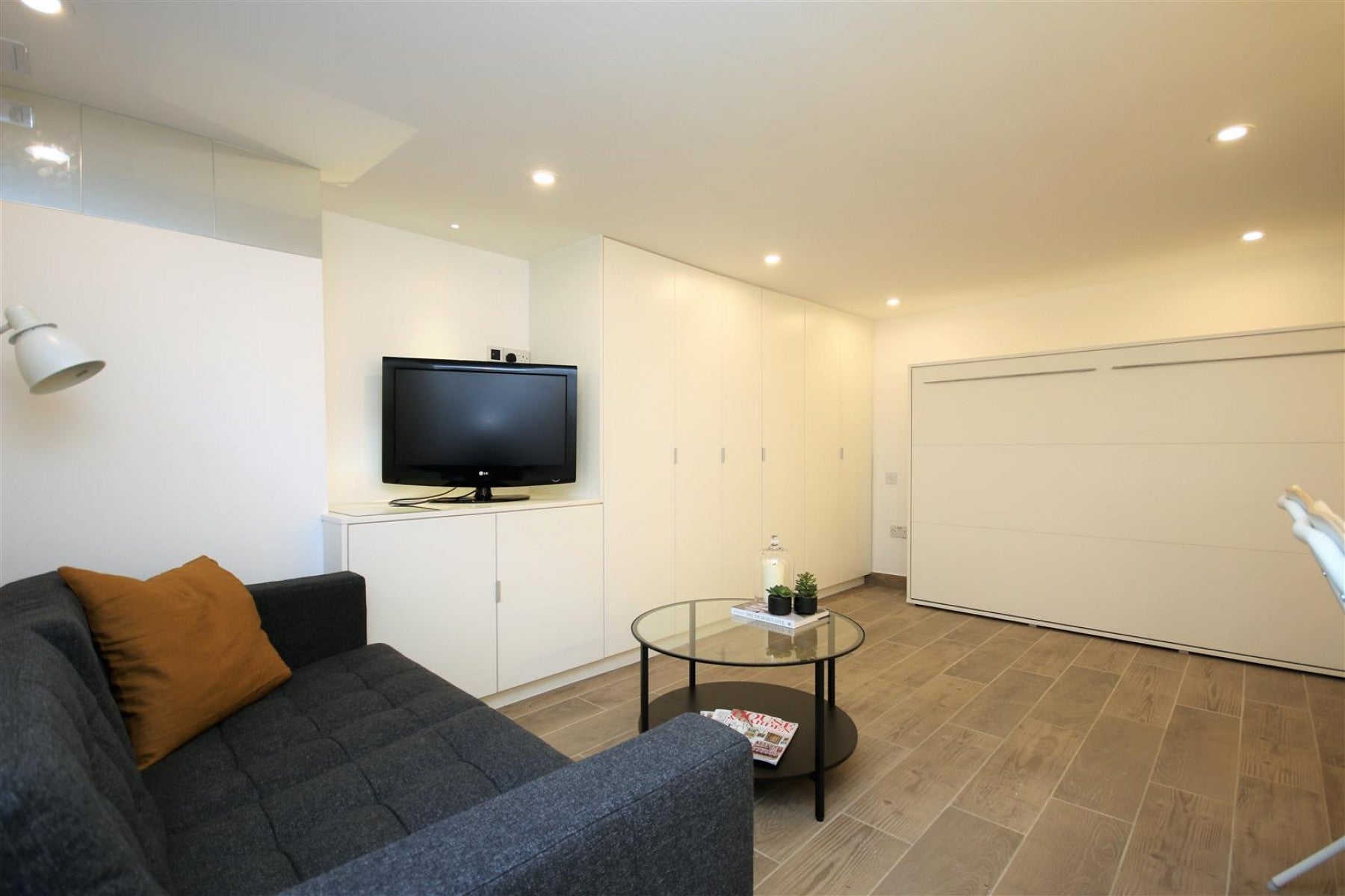 Flat Sotheby Road in Greater London