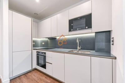 Flat Coster Avenue in Greater London