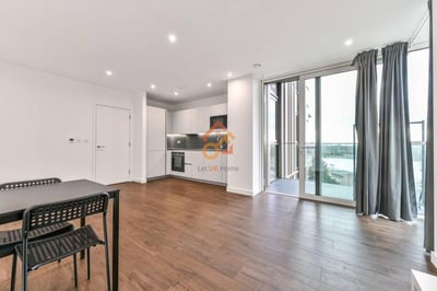 Flat Coster Avenue in Greater London