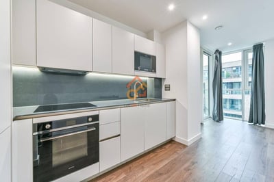 Flat Coster Avenue in Greater London