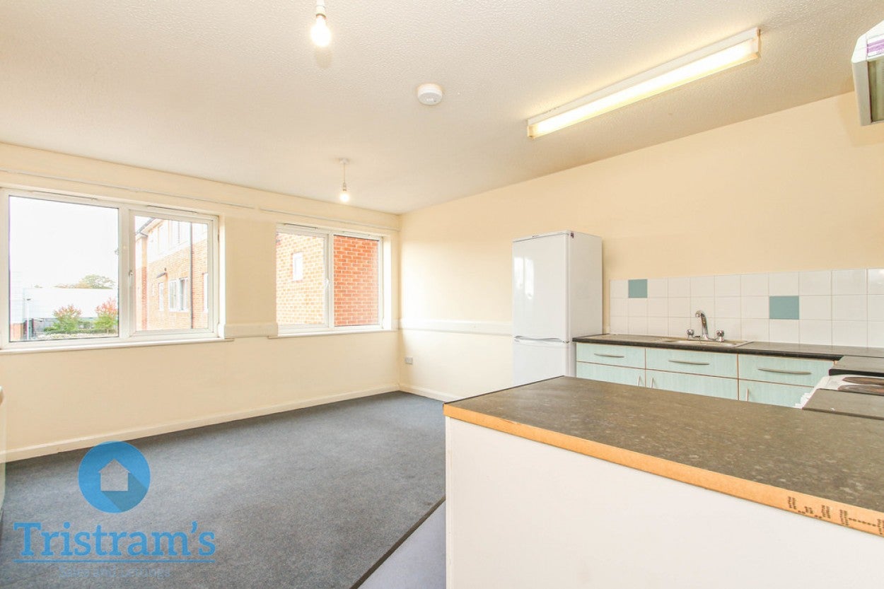 Flat Hawton Crescent in Nottingham