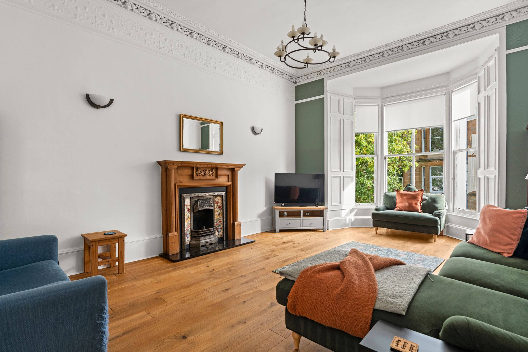 Flat Holyrood Crescent in Glasgow