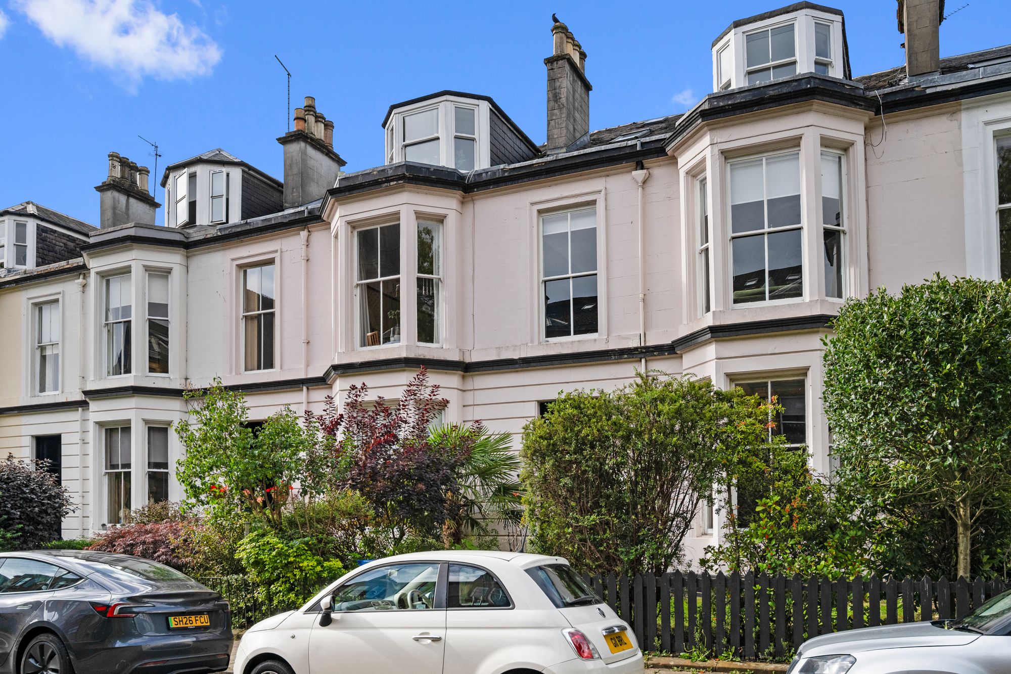 Flat Holyrood Crescent in Glasgow