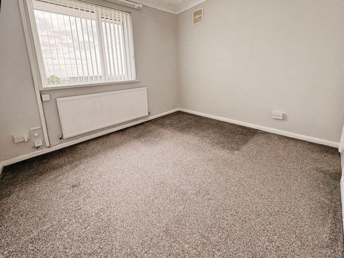 Flat Llangewydd Road in Bryntirion