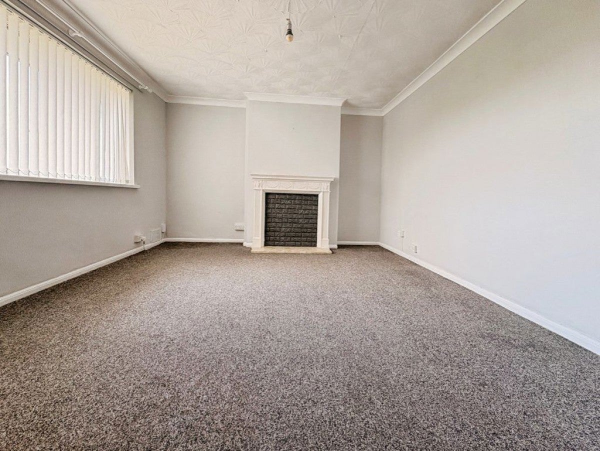 Flat Llangewydd Road in Bryntirion