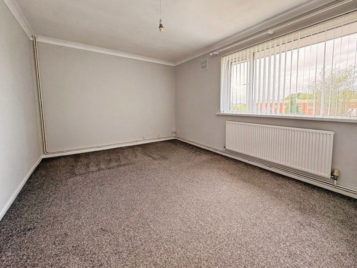 Flat Llangewydd Road in Bryntirion