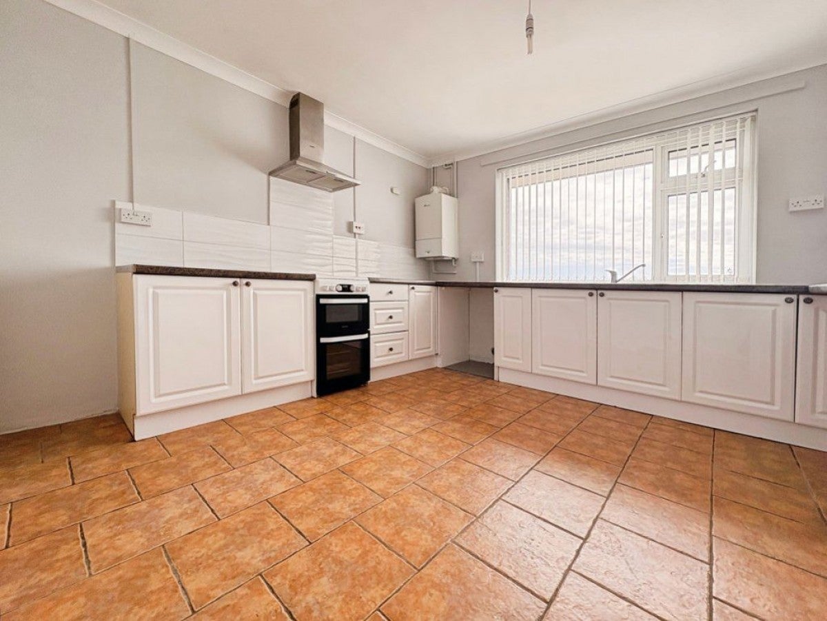 Flat Llangewydd Road in Bryntirion