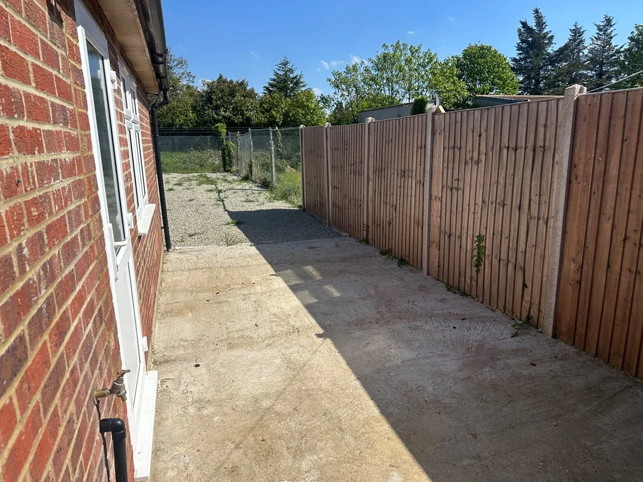 Room Bulstrode Avenue in Greater London
