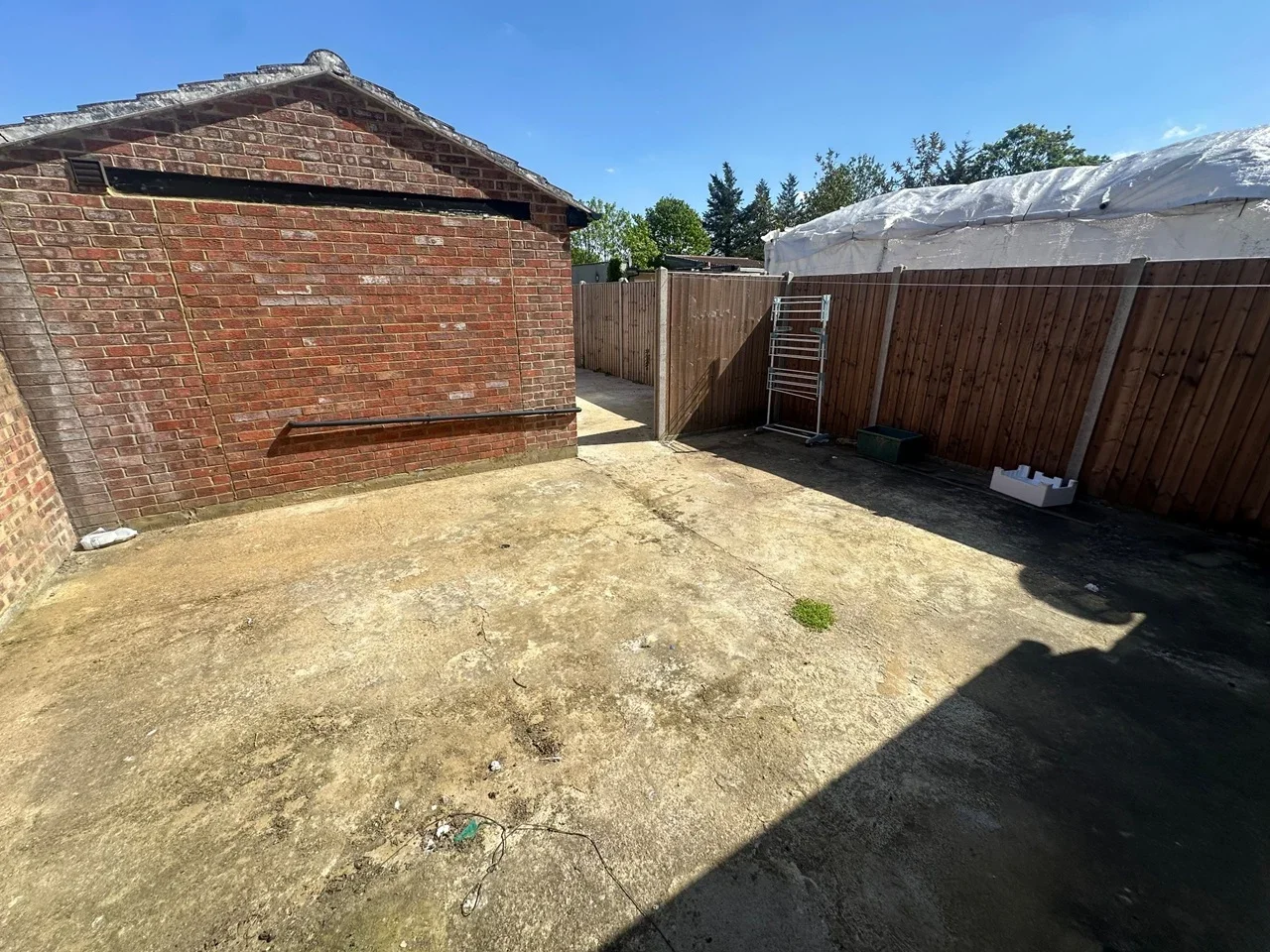 Room Bulstrode Avenue in Greater London
