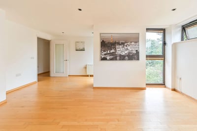 Flat Petergate in Greater London