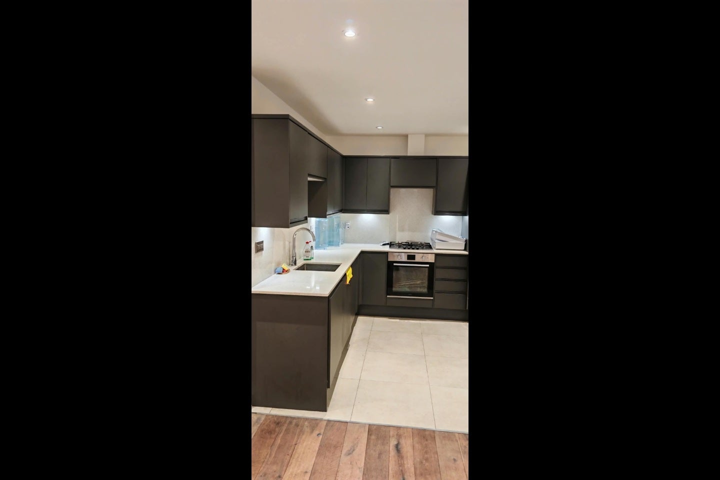 Flat Manchester Road in Greater London