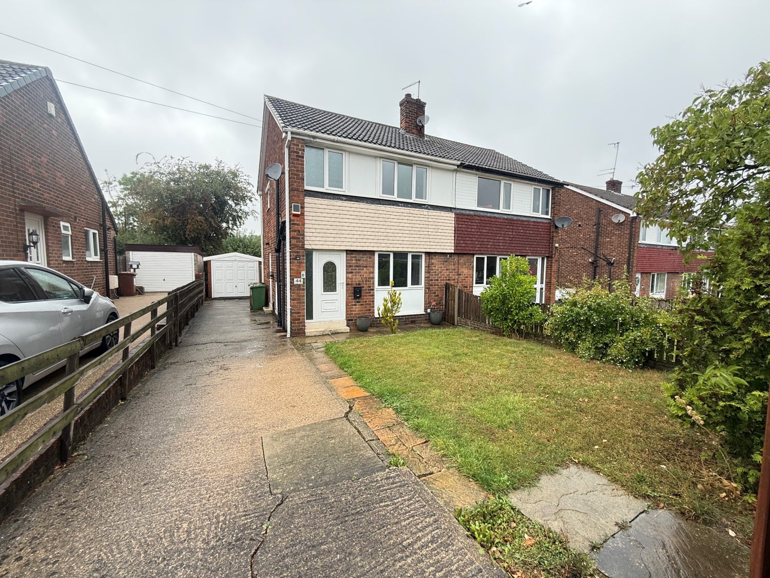 House Ashleigh Avenue in Wakefield