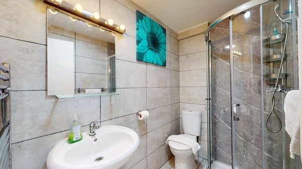 Flat Hogarth Road in Greater London